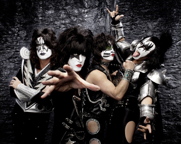 Kiss: banda lançará documentário intitulado "Gods Of Thunder"