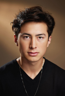 Hudson Williams - Poster / Capa / Cartaz - Oficial 2