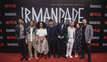 Elenco de Irmandade se reúne em SP para lançamento da série