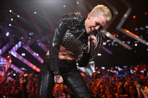 Miley Cyrus grava música para o filme “Free the Nipple” » Miley Cyrus Brasil