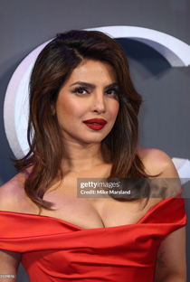 Priyanka Chopra Jonas - Poster 1