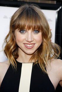 Zoe Kazan - Poster 1