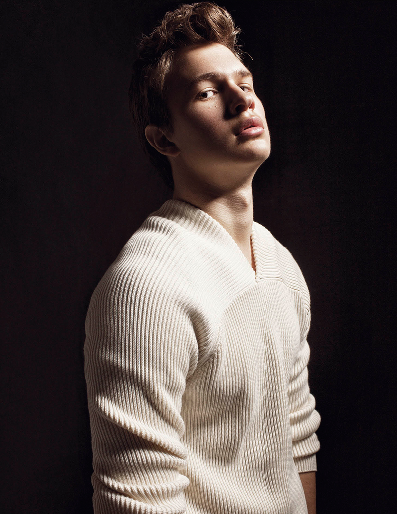 Ansel Elgort - Foto 12
