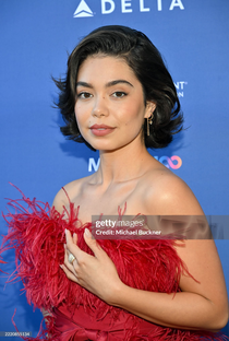 Auli'i Cravalho - Poster 1