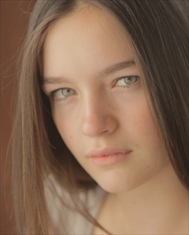 Mitzi Ruhlmann (17 de Novembro de 1998) Artista Filmow
