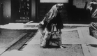 Auguste & Louis Lumière: Acteurs japonais - Exercice de la perruque (1897)
