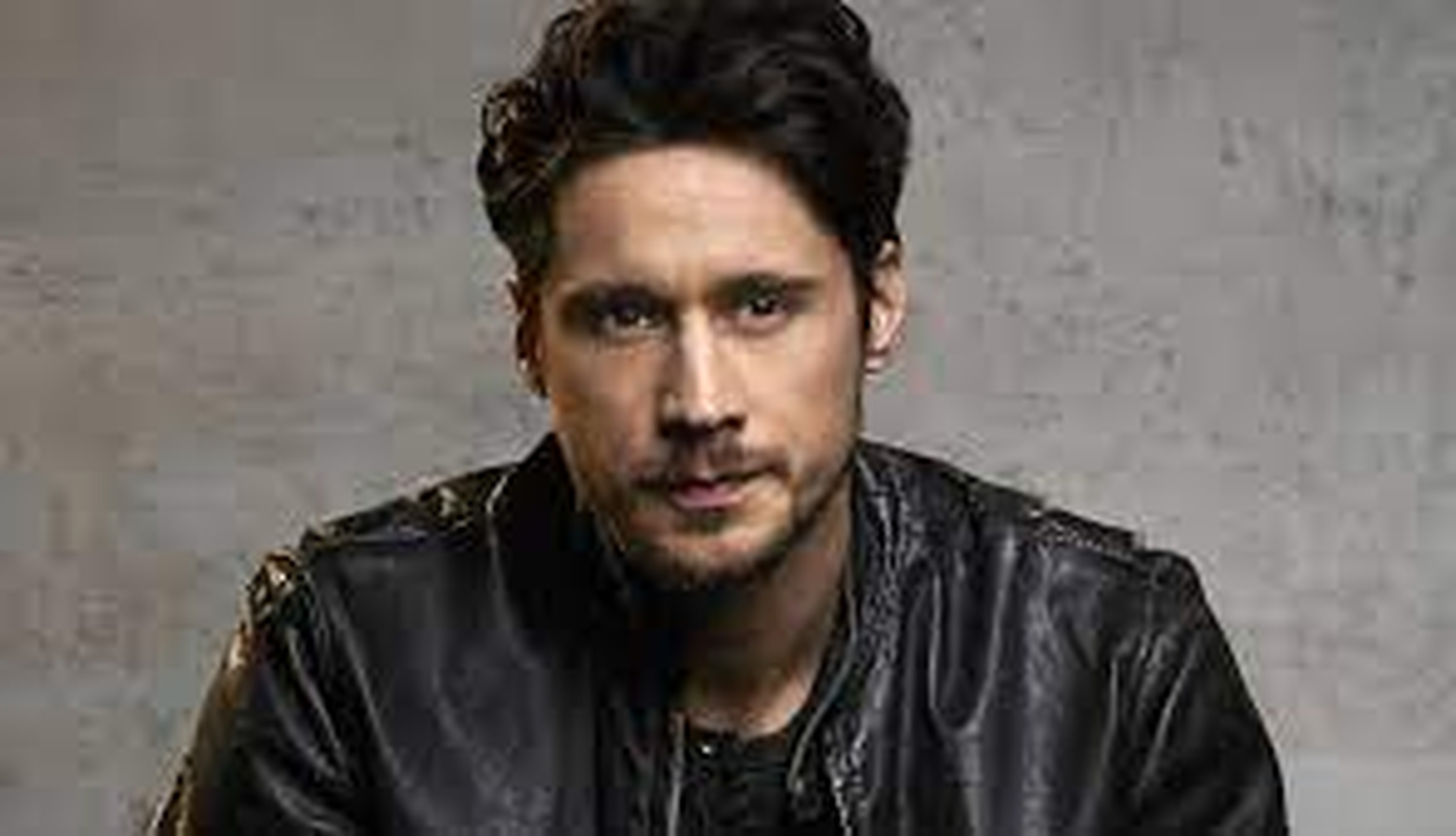Peter Gadiot - Foto 1