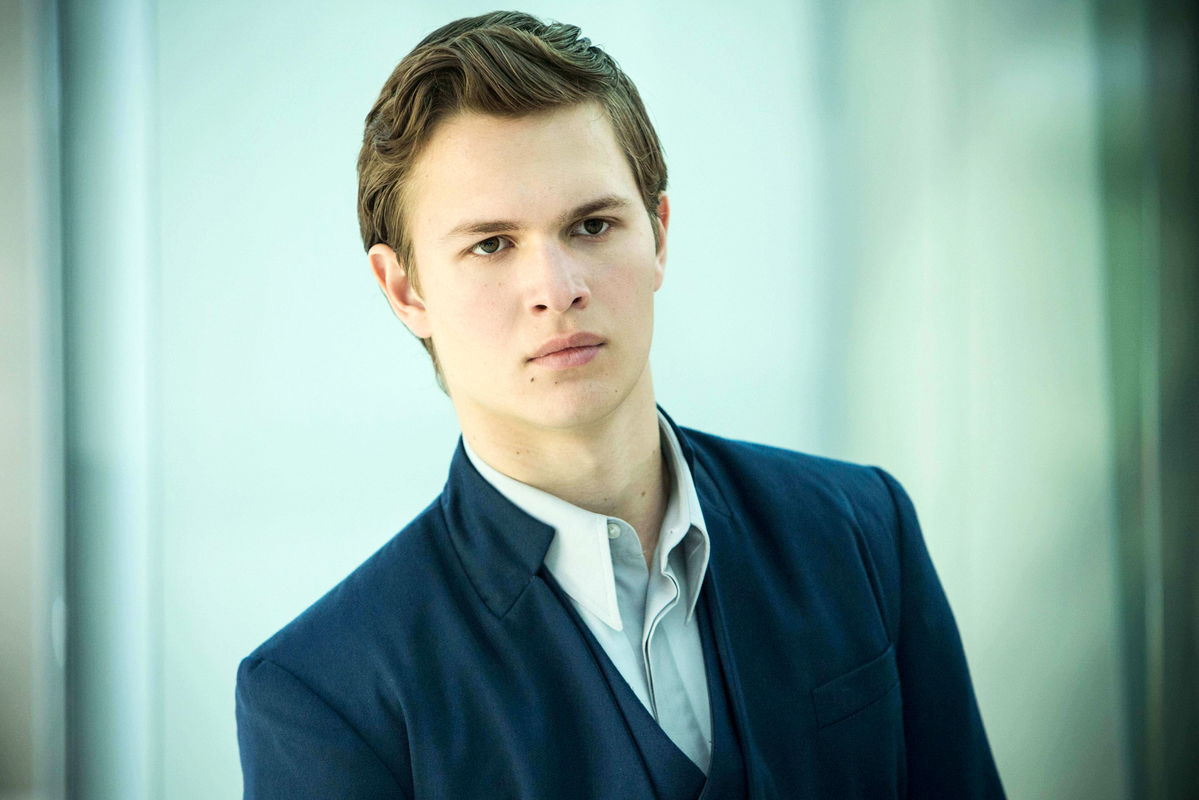 Ansel Elgort - Foto 9