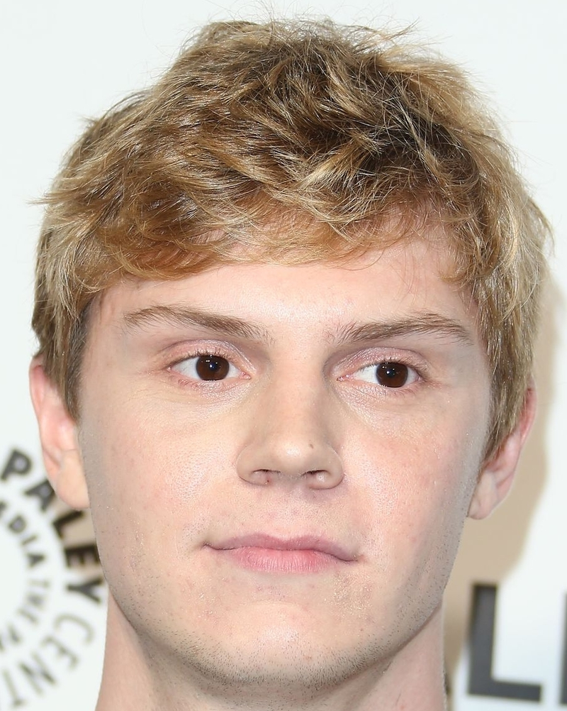 Evan Peters - Foto 6
