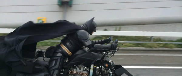 [FOTOS] Batman é avistado numa rodovia do Japão!