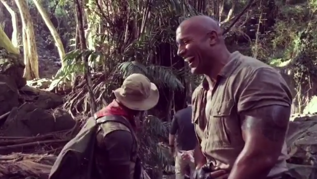 Jumanji 2 | Dwayne Johnson assusta Kevin Hart em novo vídeo do set