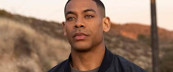 O roteirista de Lanterns acha o personagem estúpido