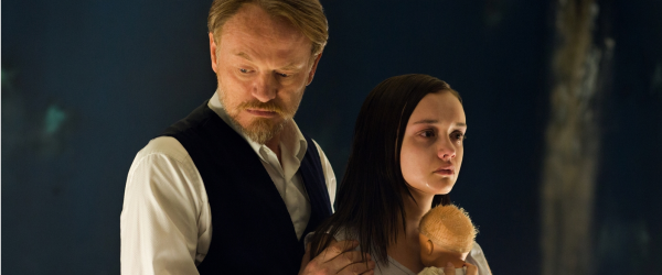Mas poltergeist no trailer final do terror The Quiet Ones