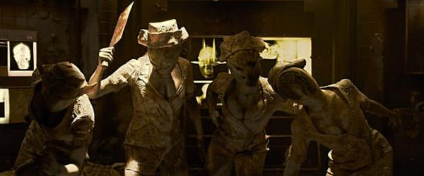 Pyramid Head e As Enfermeiras em Novas Fotos de ‘Silent Hill 2: Revelation 3D’