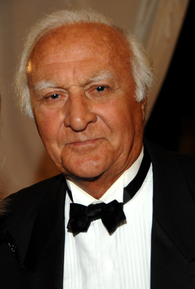 Robert Loggia