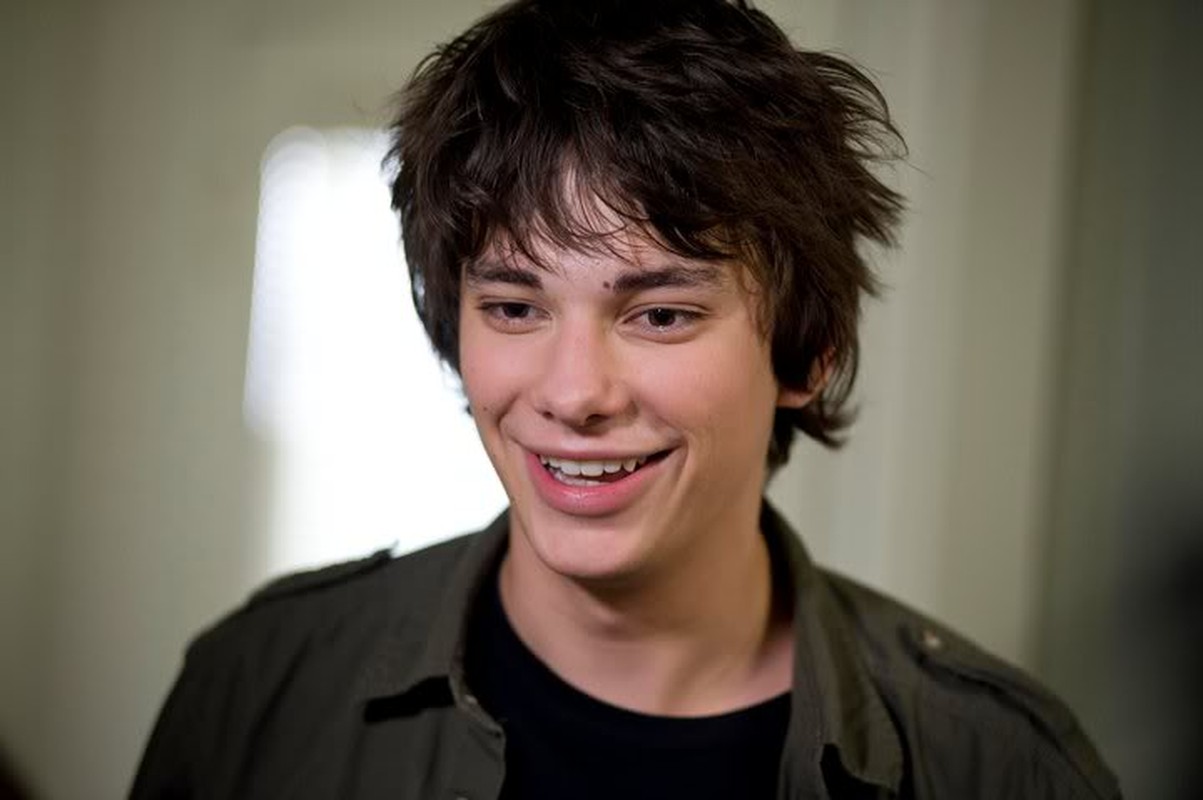 Devon Bostick - Foto 7