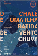 O chalé é uma ilha batida de vento e chuva