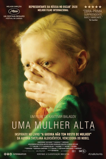  de Filme Uma Mulher Alta (2019)