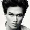 Charles Melton - Foto 2