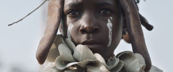 [CINEMA] Eu Não Sou uma Feiticeira: Bruxaria sob um olhar africano (crítica)