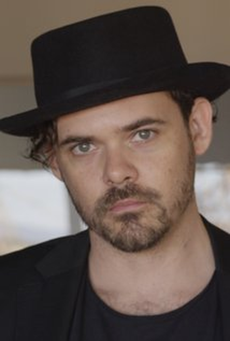 Ben Young (V) - Foto 1