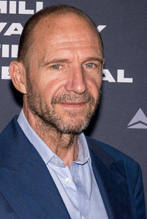 Ralph Fiennes - Poster 1