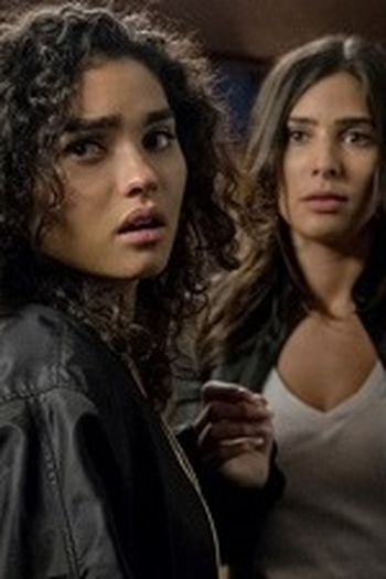 Poster de Episódio Roots and Wings (2018)