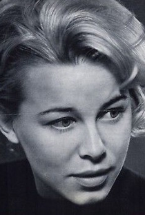 Dinah Hinz - Poster 1