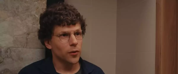 Jesse Eisenberg revela como o teatro comunitário o ajudou durante a infância