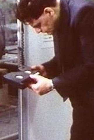 Poster 1 de Curta LA VALSE DES MÉDIAS (1987)