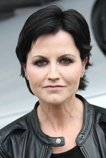 Dolores O'Riordan - Poster 1