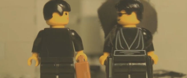 Matrix: cena do tiroteiro no saguão refeita em LEGO