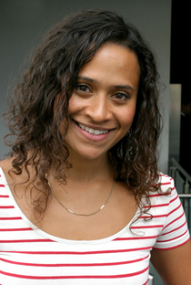 Angel Coulby - Poster / Capa / Cartaz - Oficial 1