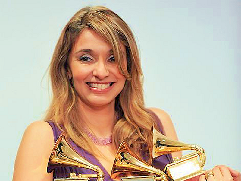 Foto 5 de Grande é o meu Deus - Soraya Moraes