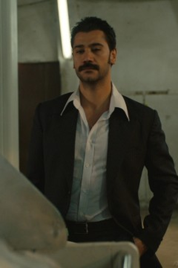 Poster de Episódio 16. Bölüm (2018)