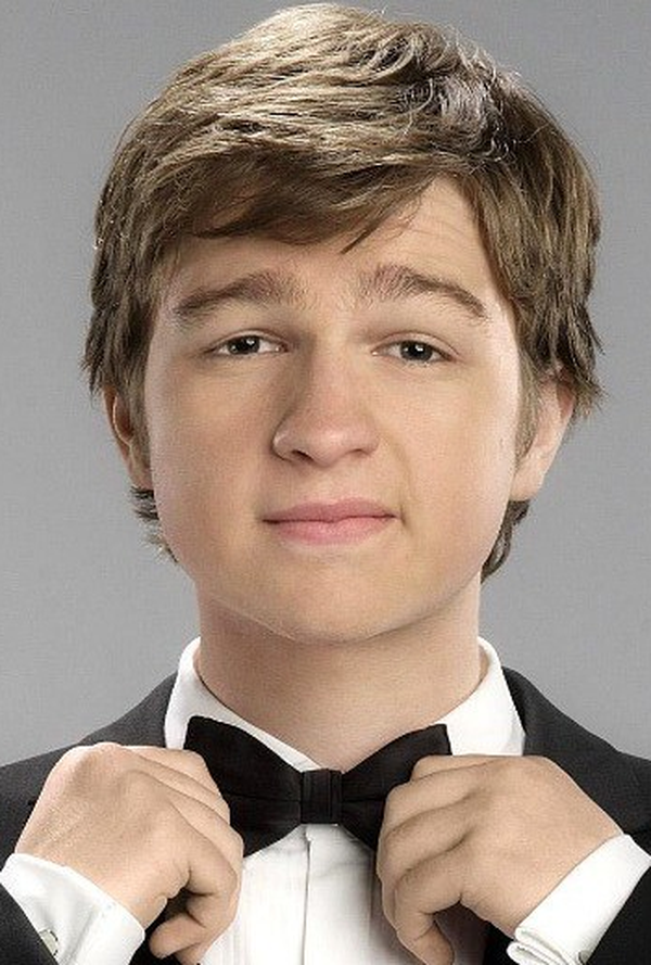 Angus T. Jones | Filmow