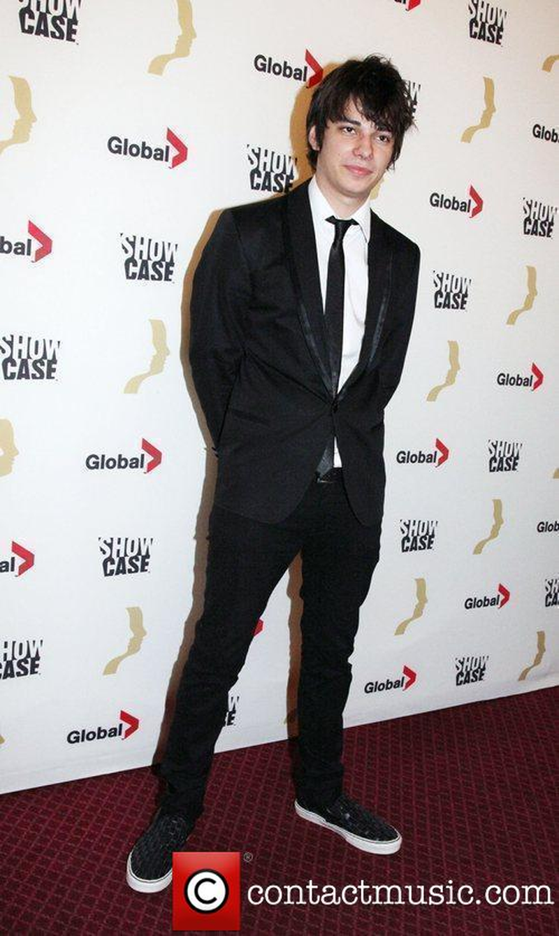 Devon Bostick - Foto 1
