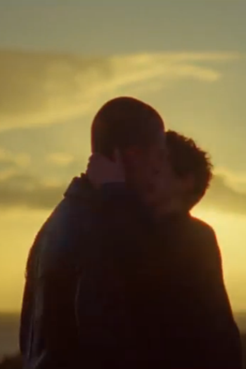  de Curta Every Breaking Wave (2015)