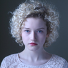 Julia Garner - Foto 1
