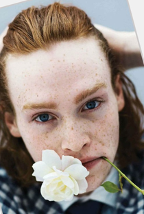 Caleb Landry Jones - Poster / Capa / Cartaz - Oficial 1