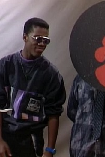 Poster de Episódio The Show Must Go On (1988)