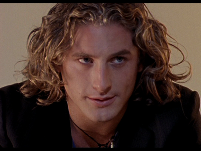 Foto 1 de When Love Comes