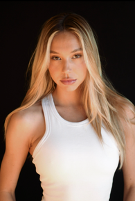 Alexis Ren