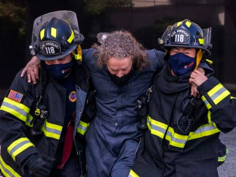 Foto 132 de 9-1-1 (4ª Temporada)