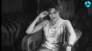 Trailer: Стеклянный глаз (1928)