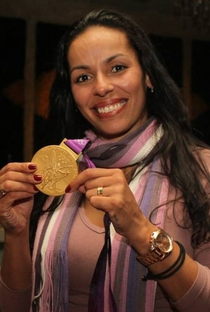 Paula Pequeno - Poster 1