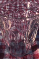 Rouge, blanc, verre (Rouge, blanc, verre)