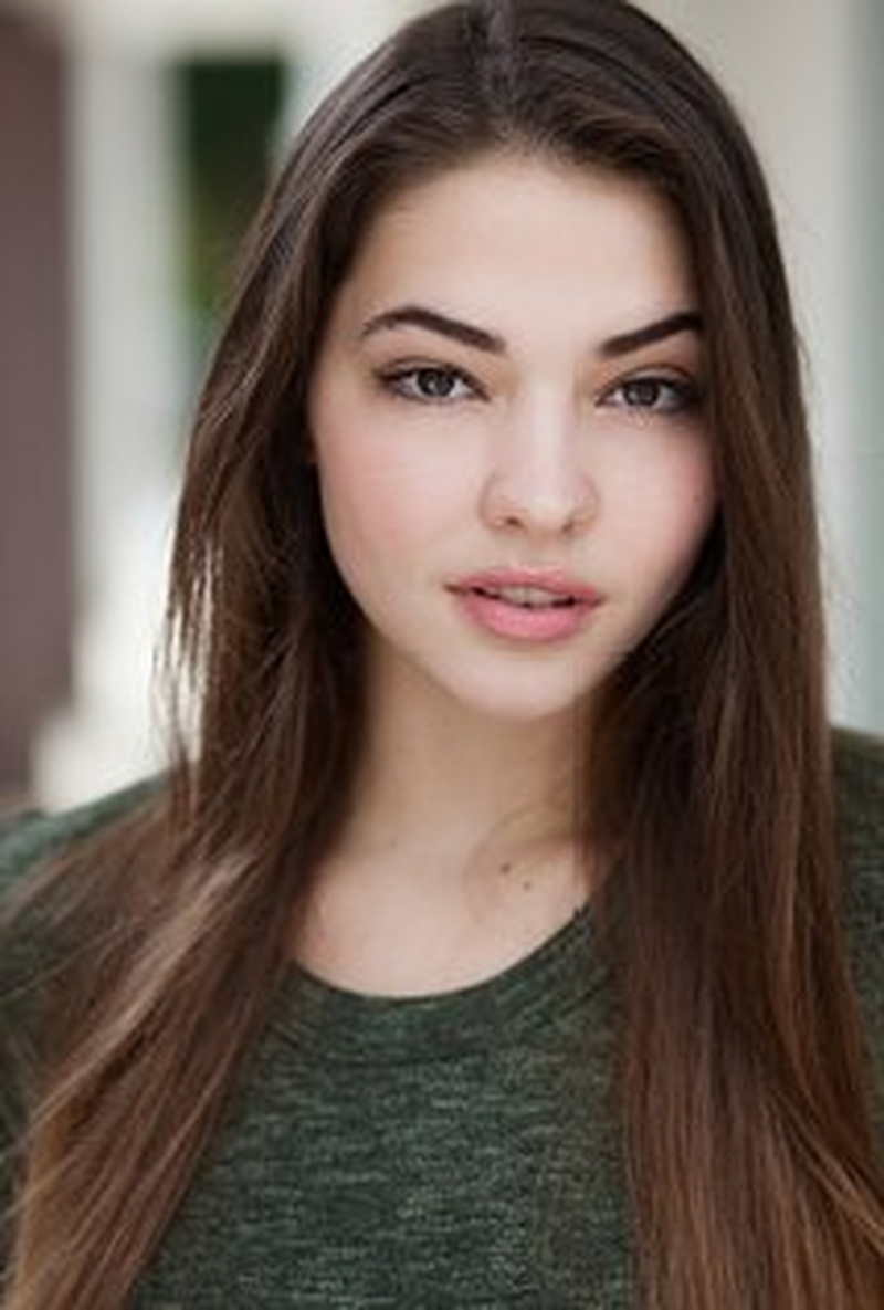 Madelyn Cline - Foto 4