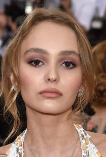 Lily-Rose Depp - Poster 1