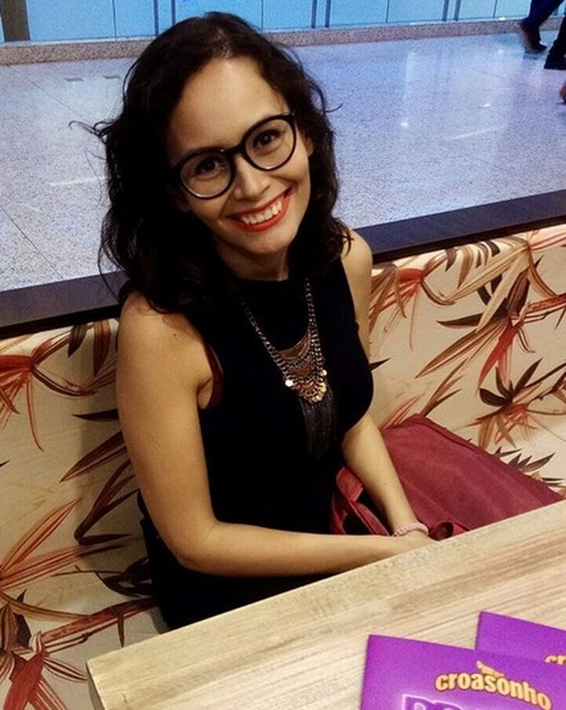 Carol Correia - Foto 1
